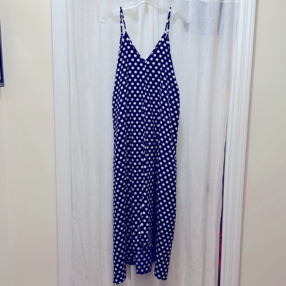 🤩Spaghetti strap flowy blue Polk dot dress with pockets